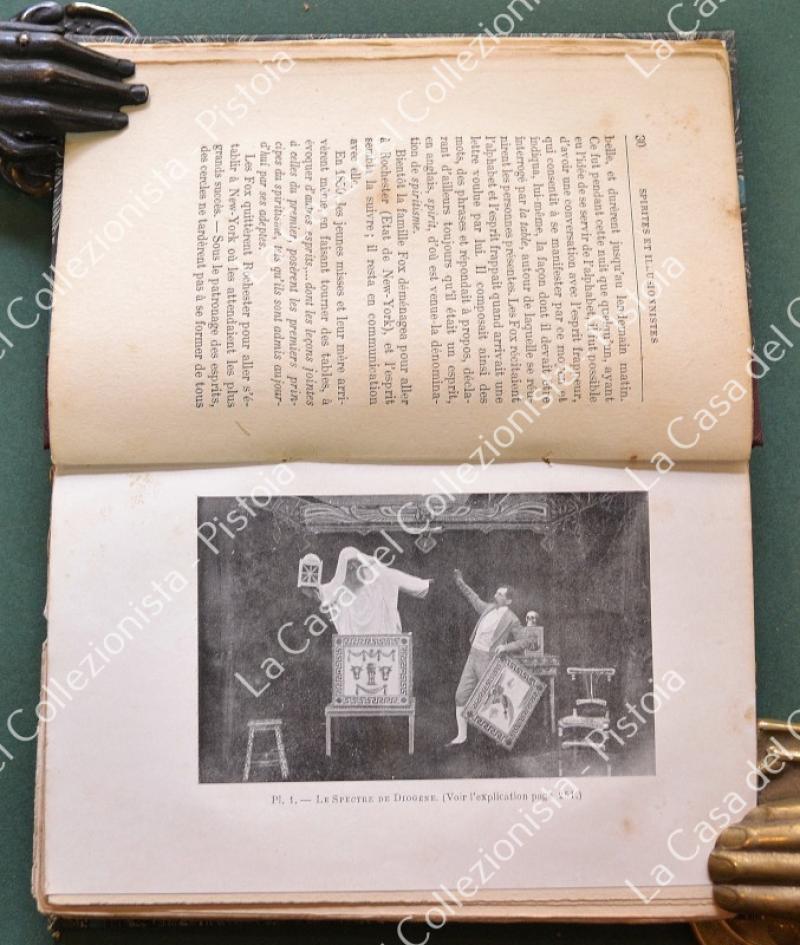 (Illusionismo) REMY M.. SPIRITES ET ILLUSIONISTES. Conference faites...texte. Parigi, Le Clerc, 1911.