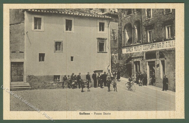 LAZIO. GALLESE (Viterbo). Piazza Dante, bella animazione. Cartolina d'epoca, anno 1943