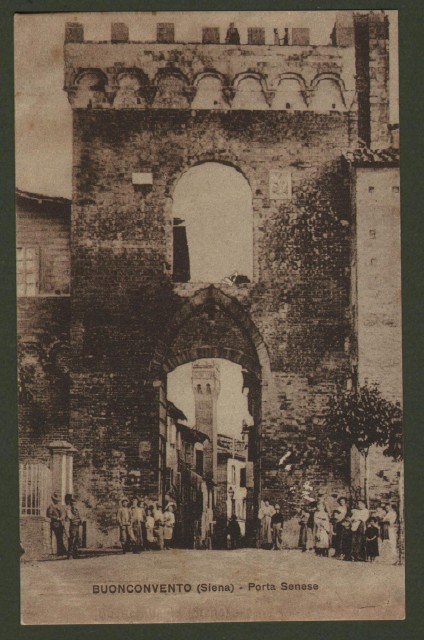BUONCONVENTO (Siena). Porta Senese con persone. Cartolina d'epoca non viaggiata circa 1910.